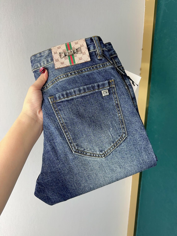 ブランドジーンズ正面デザイン